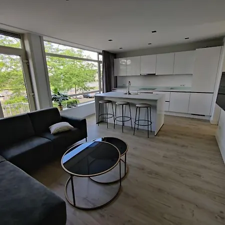 B 4p Free Public Parking