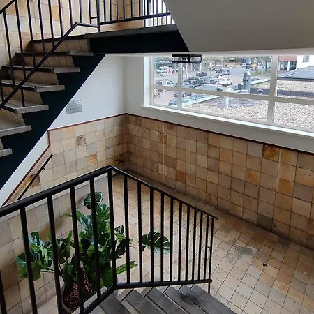 B 4p Free Public Parking آيندهوفن